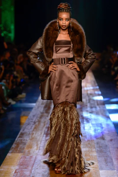 Look 16